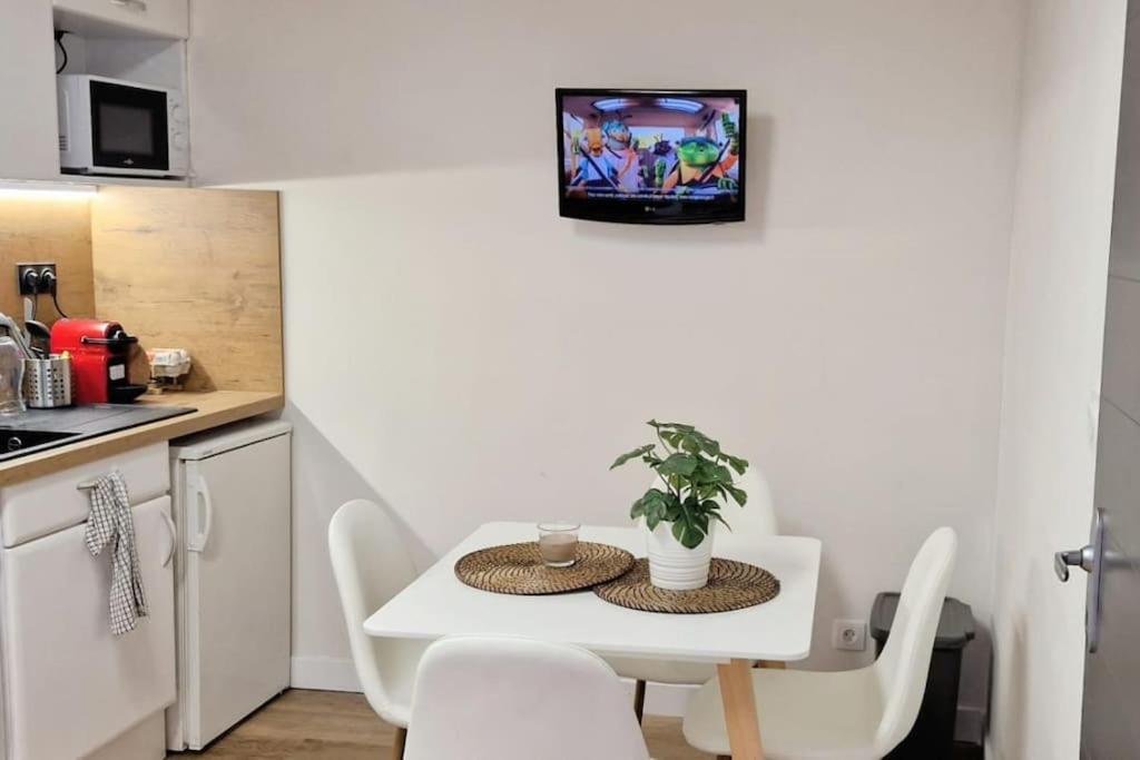 Lourde Center Apartment 3 Bed With Parking Lourdes Dış mekan fotoğraf